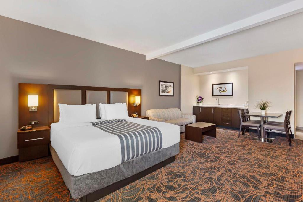 Best Western Plus Executive Inn Toronto Exterior foto