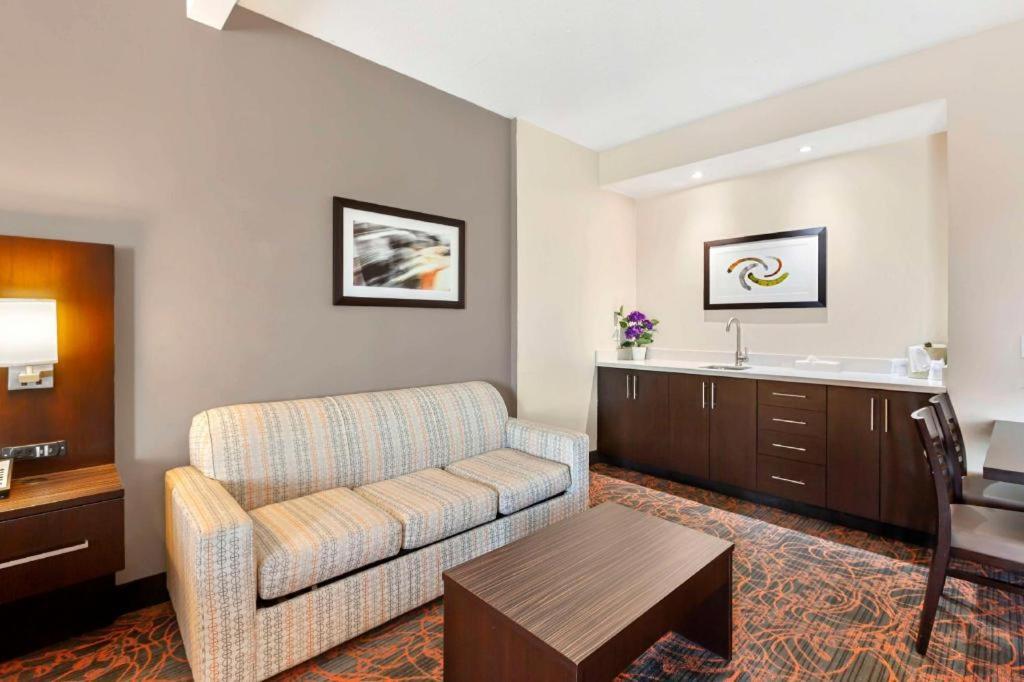 Best Western Plus Executive Inn Toronto Exterior foto